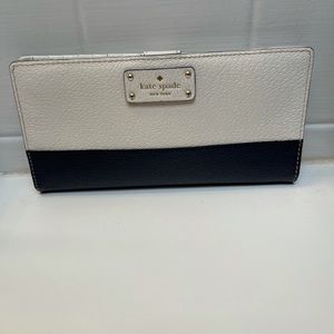 Kate Spade bifold wallet